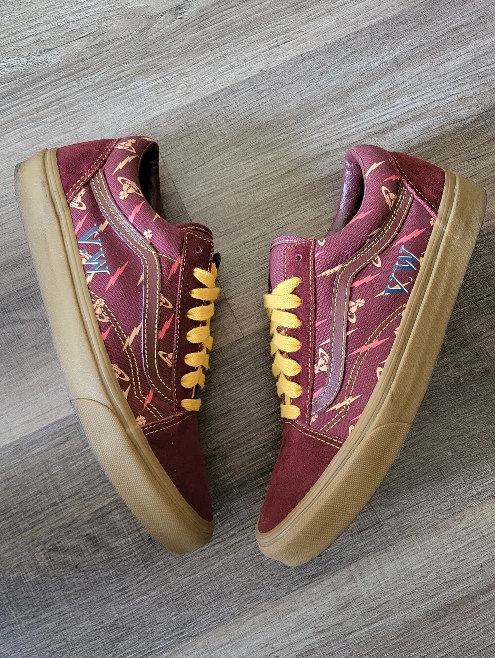 Men's Burgundy Skate Sneakers with Yellow Laces
